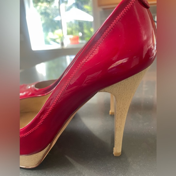 Stuart Weitzman Candy Apple Red Patent Leather Peep Toe Platform High Heel 8.5M - Picture 3 of 8